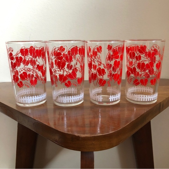 Other - Vintage bleeding hearts and picket fence juice glasses